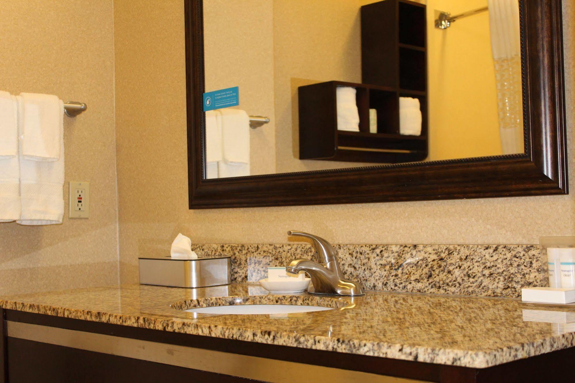 Hampton Inn & Suites Houston-Cypress Station Westfield Exterior photo